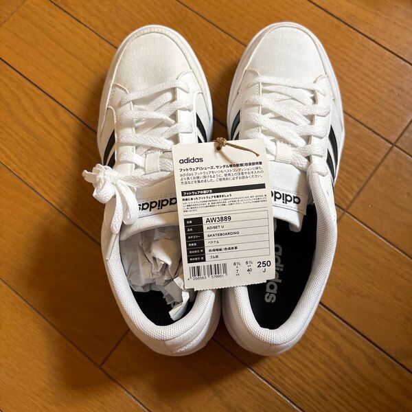 値下げしました! adidas ADISET U スニーカー AW3889 白黒 25.0