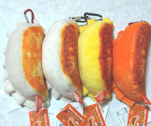 【焼きたて!まんぷく餃子 ブルブルギミック】マスコット ぬいぐるみ キーホルダー