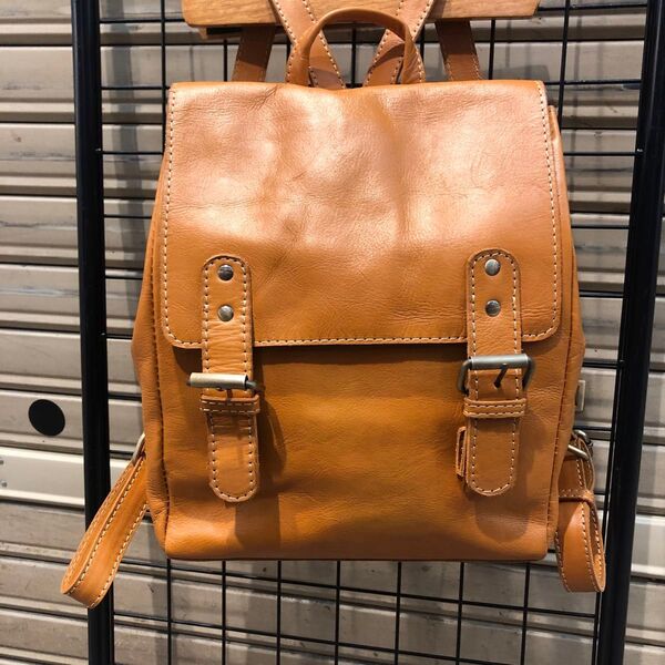 PEAKSPEAK「新品」【本革】『牛革』フラップリュック