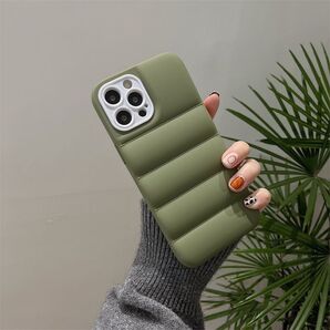iPhoneケース iPhone13pro スマホケース ダウンジャケット もこもこ グリーン 緑