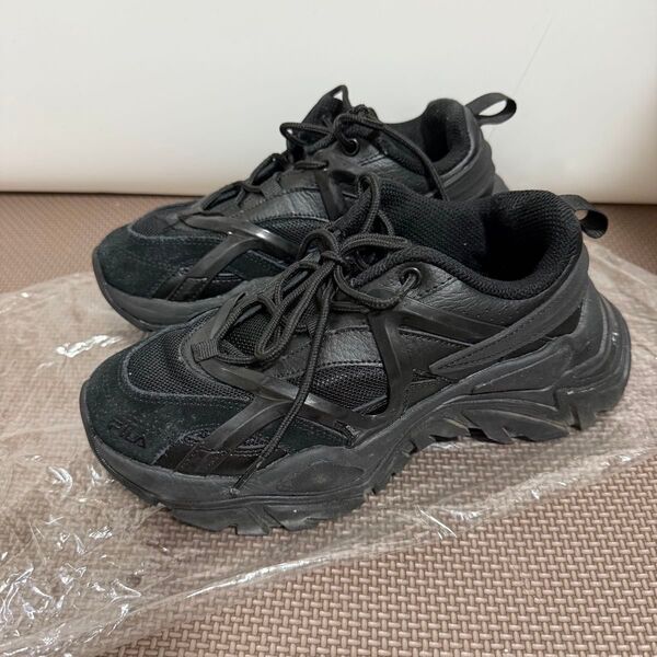 FILA フィラ スニーカー ブラック 厚底 22.5cm