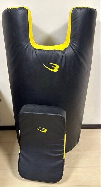 BODYMAKER サンドバッグ 黒と黄色