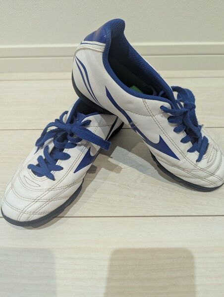 22.5 ミズノ サッカー トレシュー フットサル スパイク キッズ ジュニア