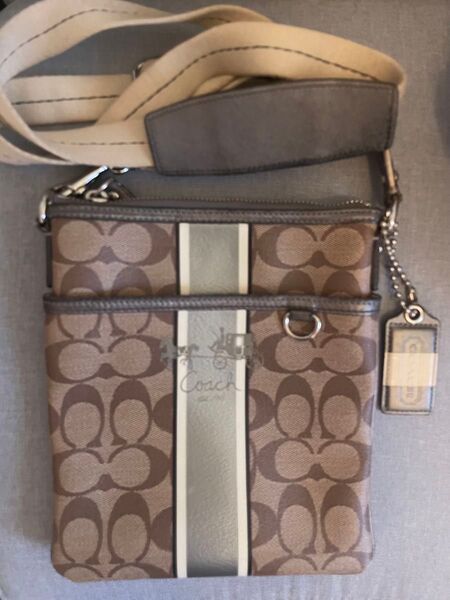 早い者勝ちタイムセール!COACH シグネチャー ショルダーバッグ 斜め掛け コーチ クロスボディ サコッシュ