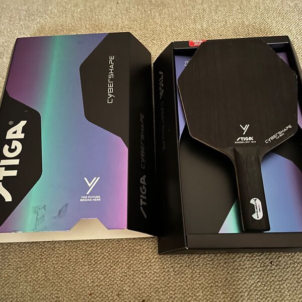 STIGA CYBERSHAPE CARBON 卓球ラケット 試打使用。箱付き。