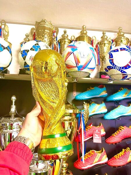 FIFA ワールドカップ W杯 トロフィー 優勝カップレプリカ 原寸大新品) FIFA ワールドカップ W杯 トロフィー
