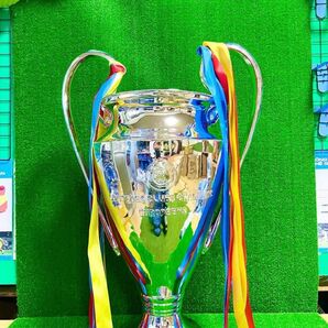 チャンピオンズリーグトロフィー、リバプールチャンピオントロフィー、無料リボン