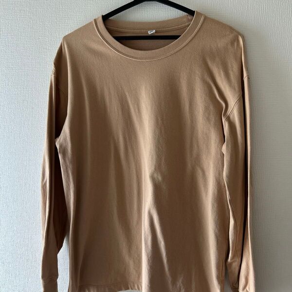 UNIQLOキャメル色 長袖Tシャツ