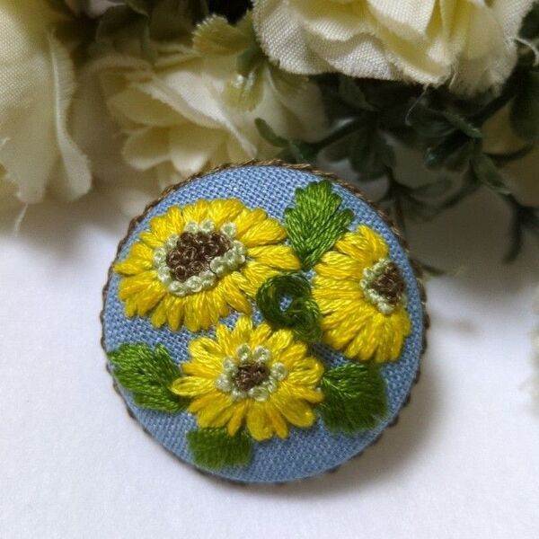 くるみボタン刺繍ひまわり刺繍ブローチ 浴衣 くるみボタン刺繍 浴衣