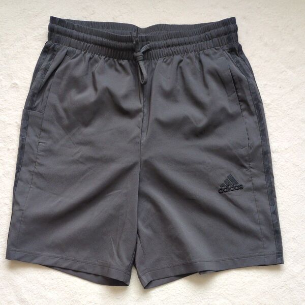 新品未使用 アディダス adidas ハーフパンツ メンズ グレー Lサイズ