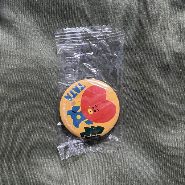 BTS BT21 くら寿司 オリジナル缶バッジTATA