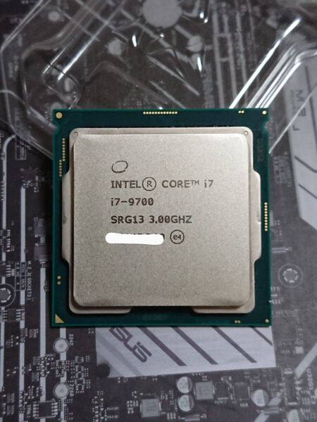 Intel core i7 9700 若干角スレあり