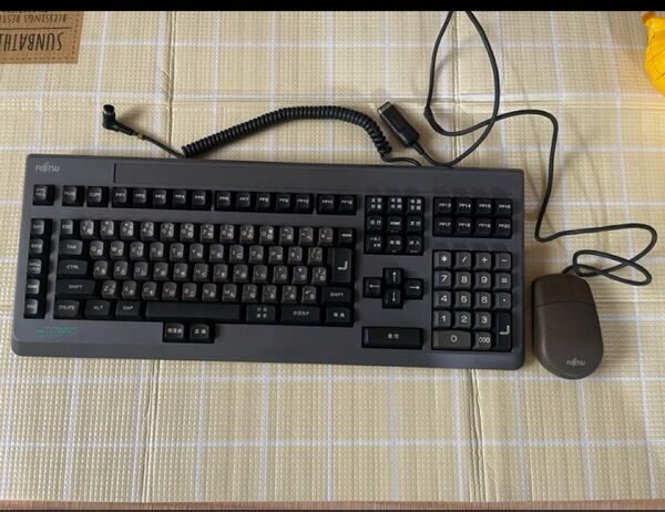 FMTOWNS 用キーボードFMT-KB107 & マウスFMT-MO103