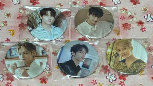 SEVENTEEN CAFE 2025・セブチカフェ缶バッチ・ジュン