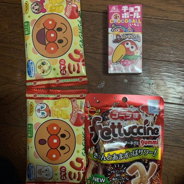 お菓子4点セットです。