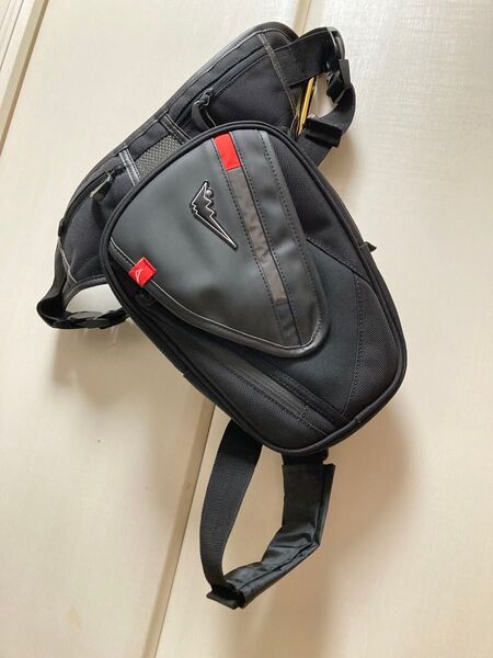 クシタニ レッグバッグ
