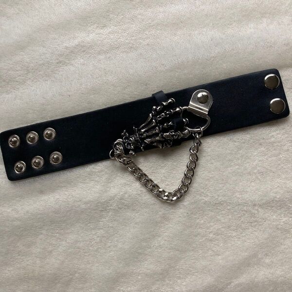 スカルチャーム付き リストバンド パンク系 ロック フェイクレザー ブレスレット 骸骨 シルバーチェーン付き バンド コスプレ