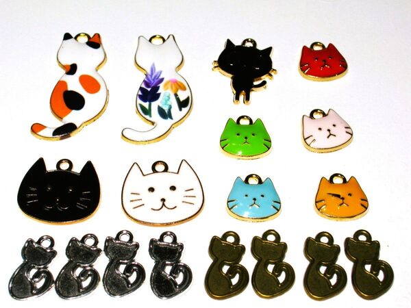【ねこ型 チャーム 18個セット】猫 ネコ ミニ 小型 かわいい アクセサリー パーツ ペンダント カラフル DIY レディース