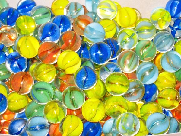懐かし玩具【ビー玉 120個セット】びーだま カラフル おもちゃ 子供 昔ながら 赤 青 緑 黄色 ブルー レッド イエロー