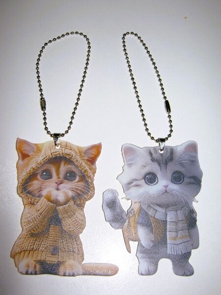【にゃんこ アクリル ペンダント 2種セット】猫 ネコ 吊り下げ キーホルダー 飾り 猫型 車 かわいい 車内 動物 アクセサリー