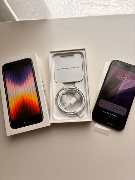 中古美品 フィルムにて使用3年程度 iPhoneSE3 ミッドナイト 128GB SIMフリー