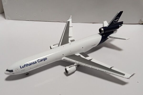 ルフトハンザカーゴ MD-11F 1:400