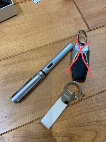 【新品】(バラ売り要相談)アウディ AUDI 純正レザーキーホルダー(4リングス)LAMY コラボ万年筆