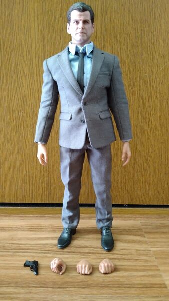 1/6サイズカスタムフィギュア(ピアース・ブロスナン風)