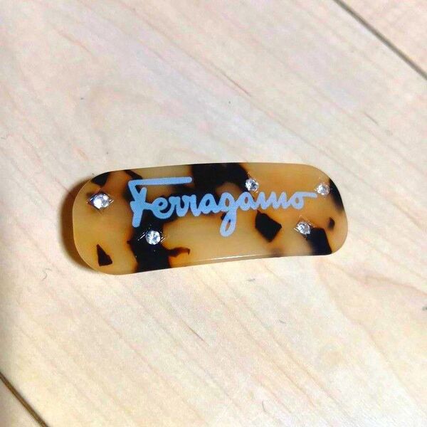 Salvatore Ferragamo フェラガモ ラインストーン べっ甲柄バレッタ