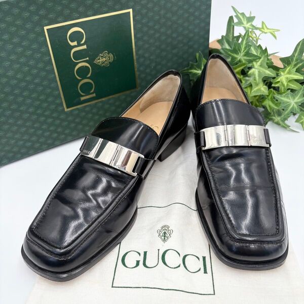 【人気】GUCCI グッチ ローファー 革靴 シルバー3連結プレートレザー 鏡面仕上げ ブラック 36C 箱&保存袋付き