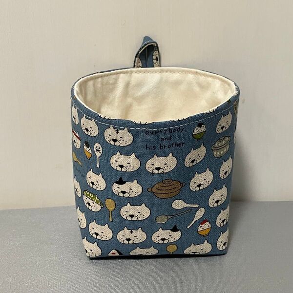 ハンドメイド 布バスケット小 しゃもじ猫柄 お菓子、飴、小物整理に