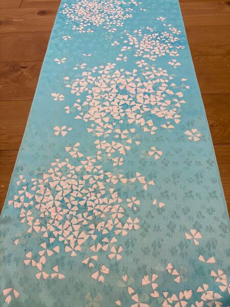 ★和布★古布 正絹 綸子縮 着物 ハギレ(水色 花)【s1184961823】