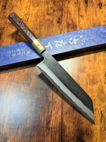 森本光一作 和牛刀 切付 黒打 包丁 7寸 白ニ鋼 ウェンジ白水牛八角柄