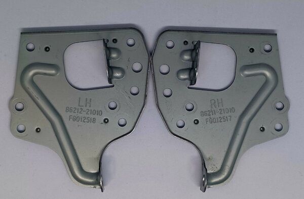 トヨタ カルディナ オーディオ 取付 ステー ステー左右のみ 美品 86212-21010 86211-21010