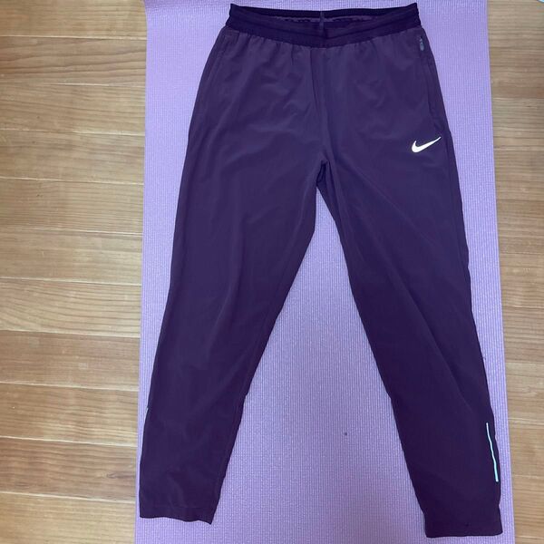 Nike トラックパンツ dry fit