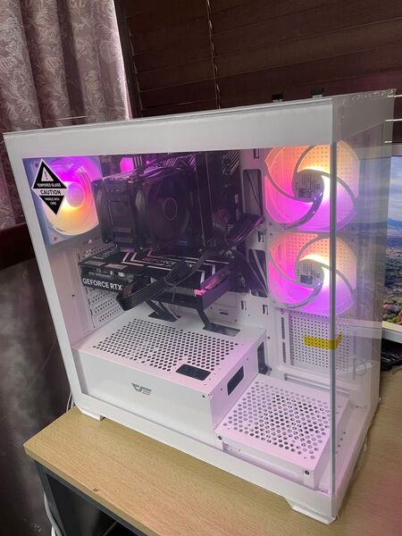 ★全て新品パーツ!RTX4060 、RYZEN7 5700X、メモリ32GB、Wi-Fi搭載!快適ゲーミングPC!