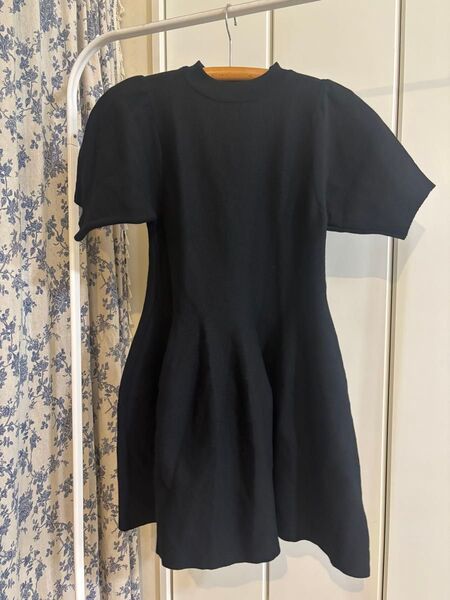 【美品】黒ワンピース パフスリーブ ハイネック