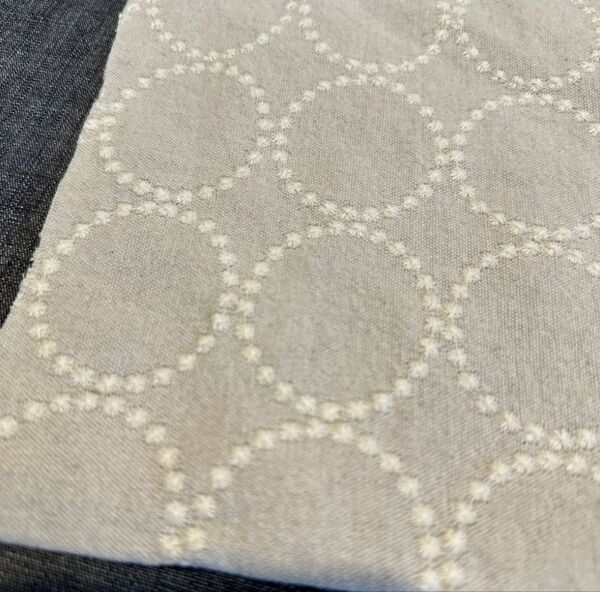 刺繍.中厚.リネン幅135cm×50cm.生成地.タンバリン