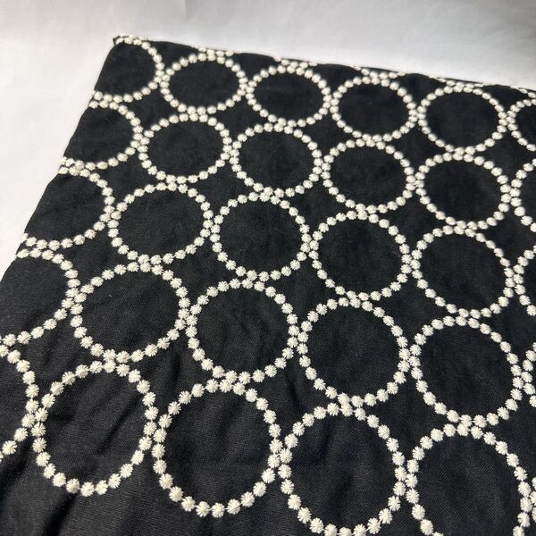 刺繍シーチングリネン幅135cm×50cm.黒地、タンバリン