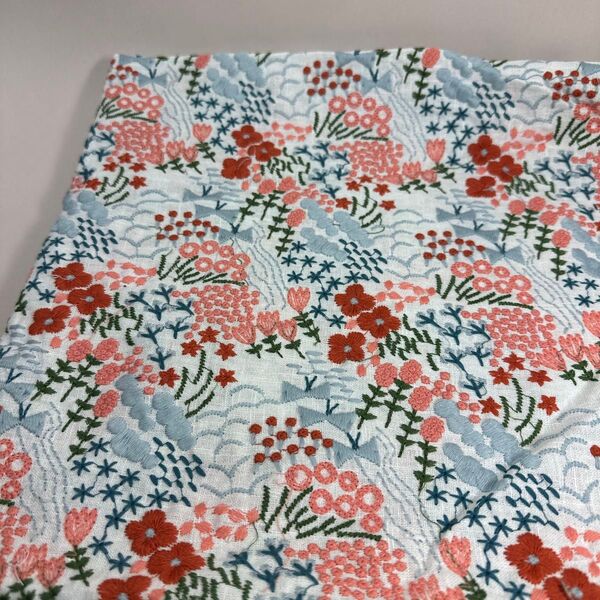 刺繍・シーチング.リネン.生地・刺繍幅125cm×50cm・白地.花
