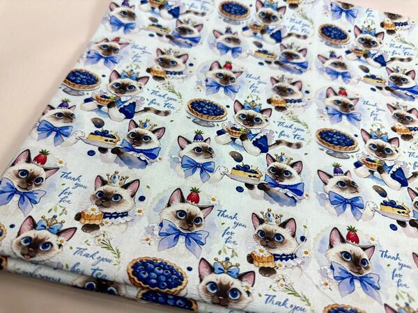 USAシーチング綿100%生地幅110cm×100cm花冠猫ブルベリー2130