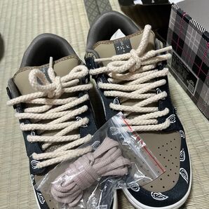 スニーカー