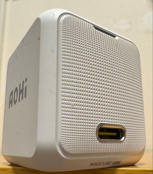 AOHI 65W Type-C GaN+搭載急速充電器 MAGCUBE 軽量小型 ホワイト PDパソコン充電