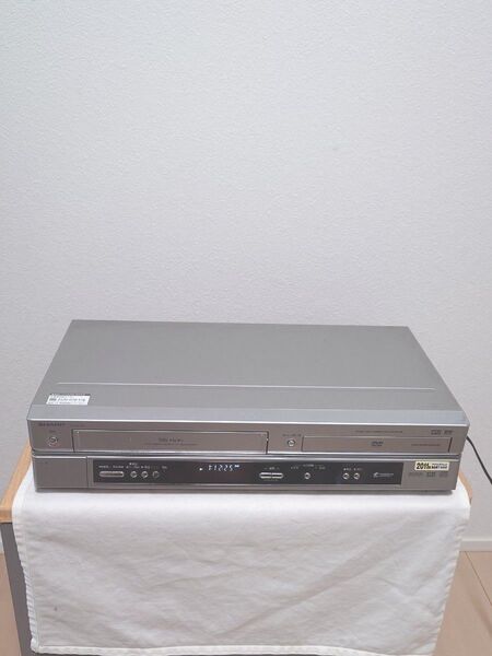 SHARP VTR一体型DVDビデオプレーヤーDV-NC750現状品