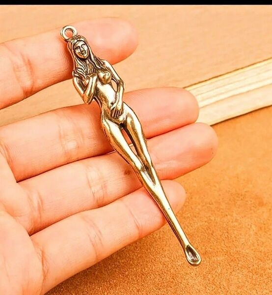 真鍮製 ユニークな耳かき★ペンダントヘッドやキーホルダーに取り付けたり★女性裸体ヌード 真鍮工芸