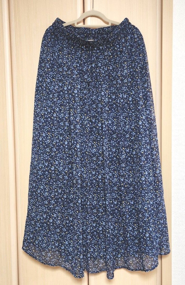 フレアスカート　花柄　ネイビー ウエストゴム ひざ丈　両側ポケット