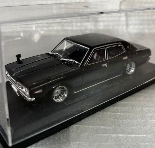 1/43 ミニカー 日産 グロリア 2000 GL-E 1977 ブラック 国産名車 ローダウンカスタム車 4Dハードトップ 昭和