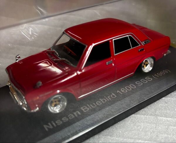 1/43 ミニカー ローダウンカスタム車 NISSAN ブルーバード 1600 SSS 1969 レッド 昭和旧車 アルミ深リム