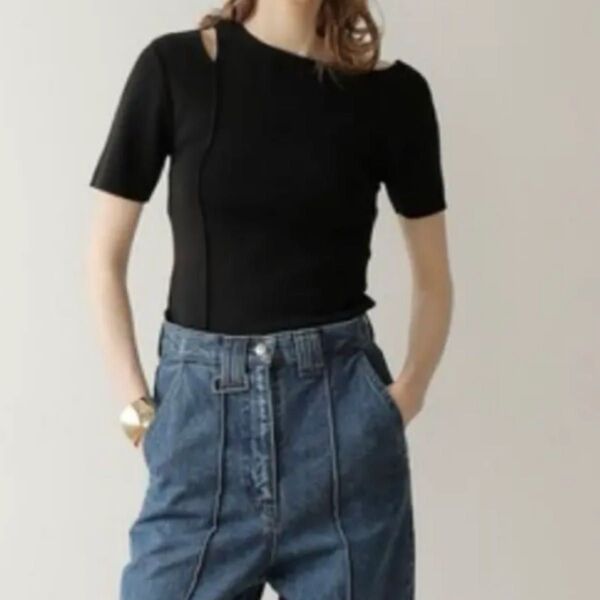 ミエリインヴァリアント Cut Open Off Shoulder Knit Tops
