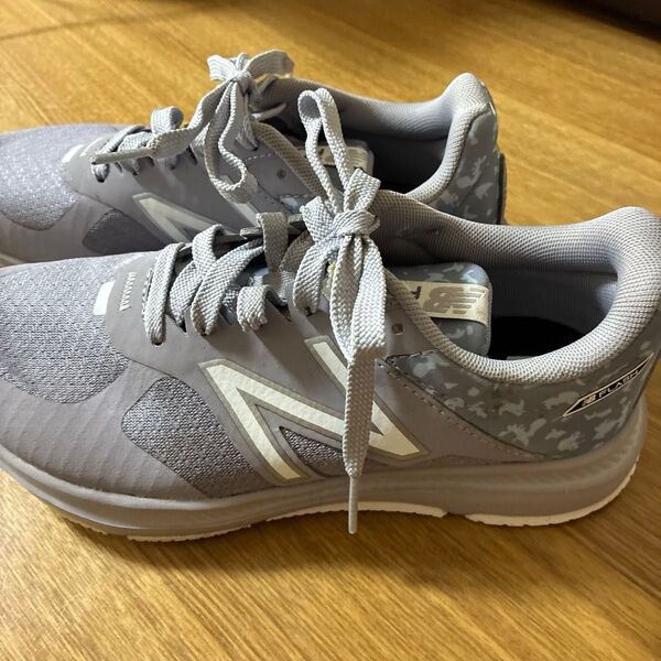 New Balance レディーススニーカー 23.5cm グレー